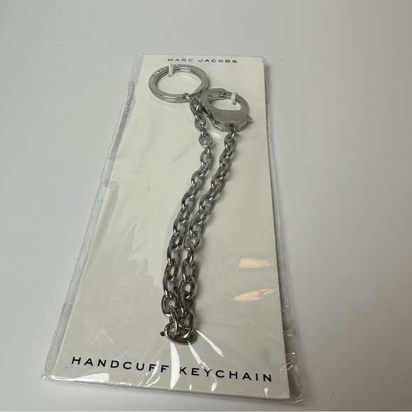 Marc Jacobs Handcuff Keychain NWT - Picture 3 of 11